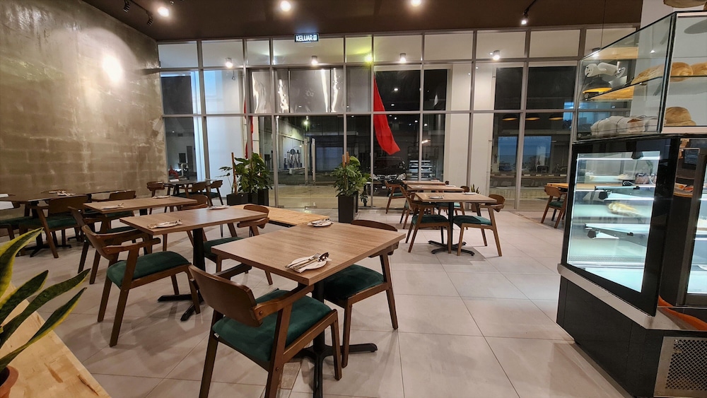 Swan Garden Resort Hotel 24/36