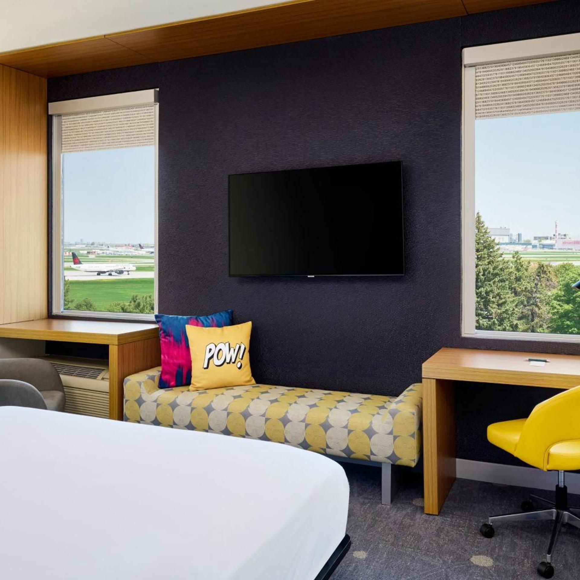 Aloft, Guest Room, Queen Bed