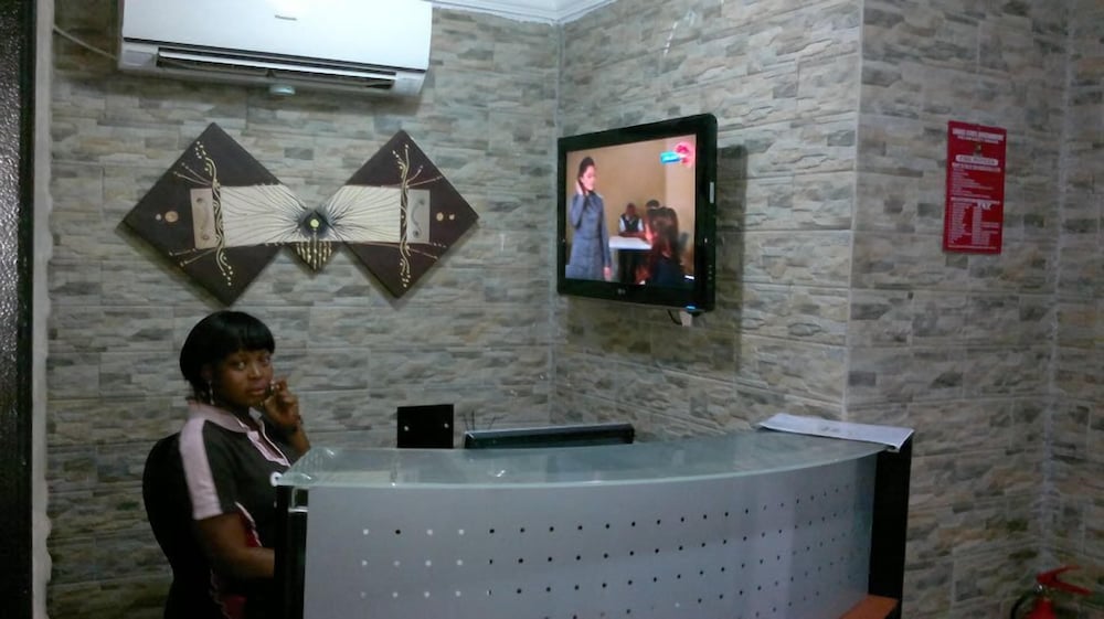 Esado Suites And Conference Oregun 7/11