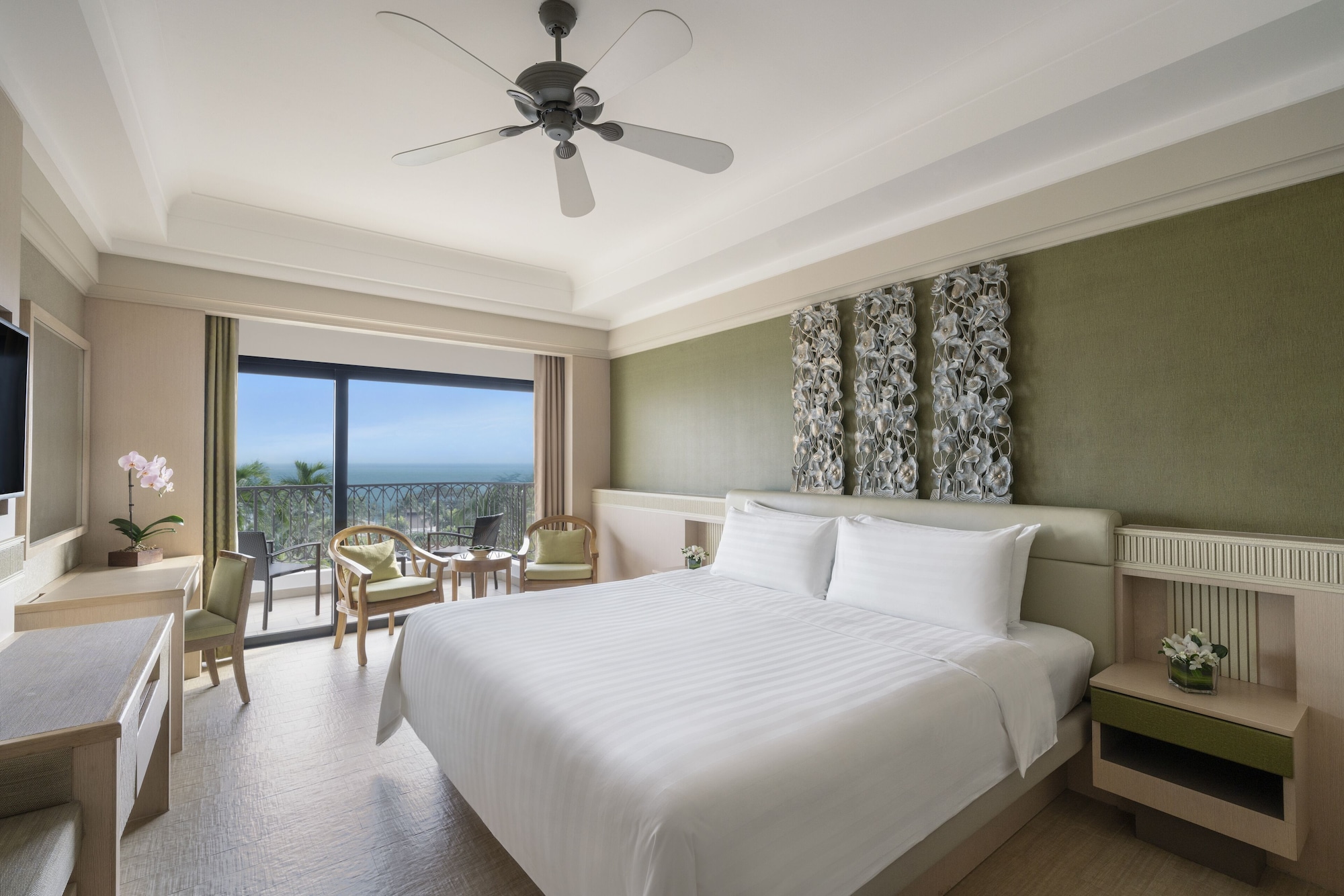 DELUXE, KING BED, SEA VIEW