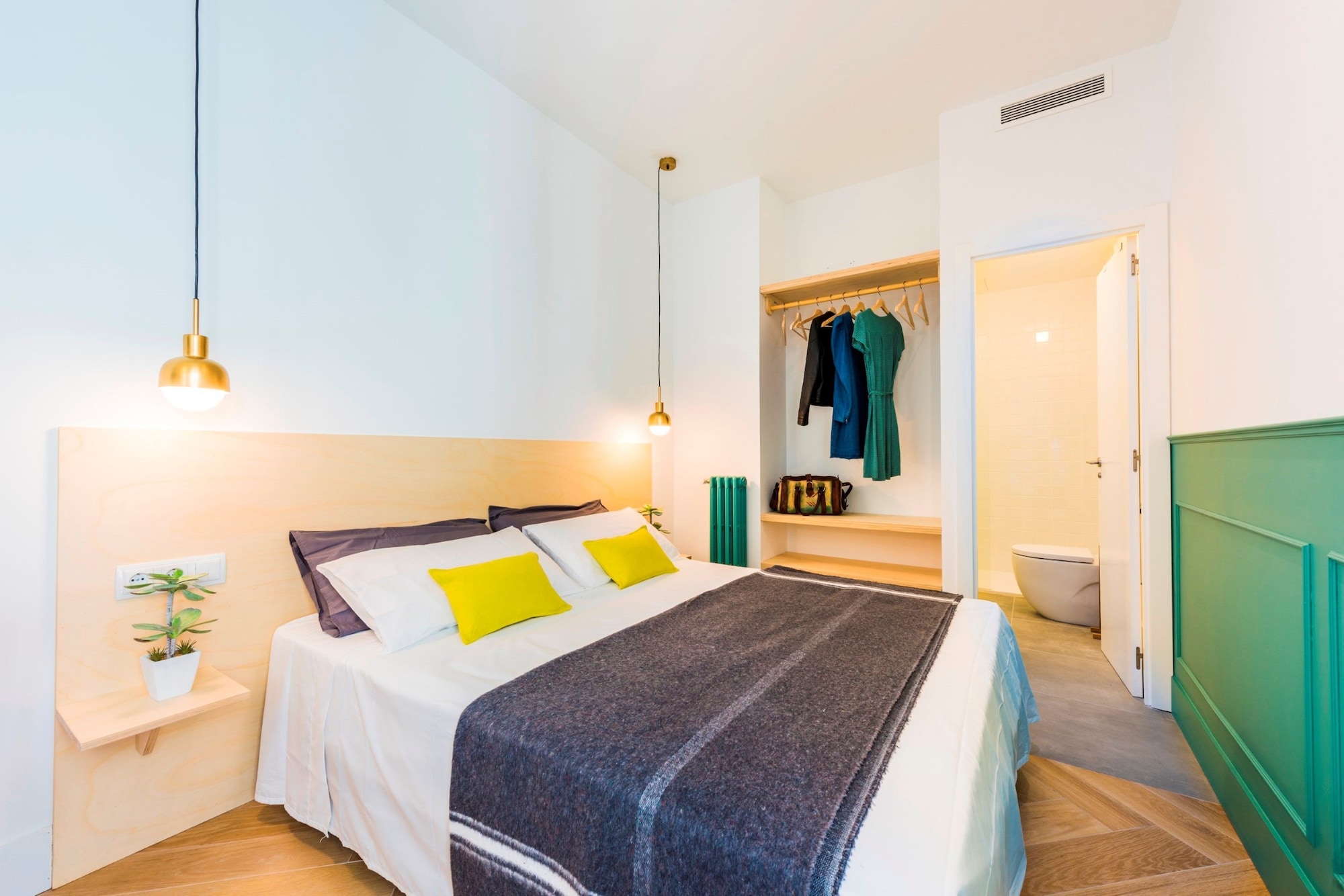 STUDIO, DOUBLE BED