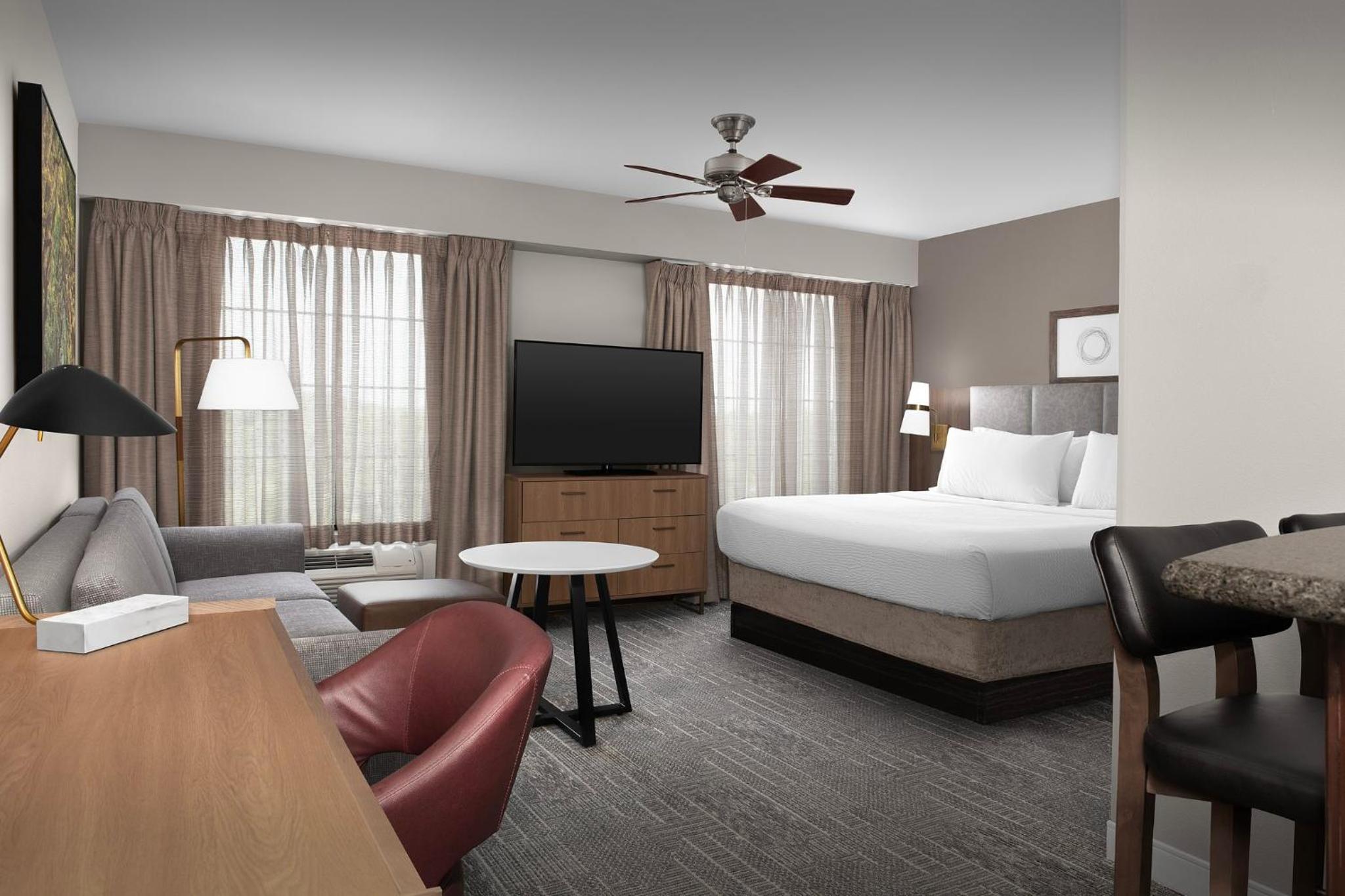 جناح استوديو بسرير كينج مع أريكة، STAYBRIDGE SUITES COLUMBIA 3/5