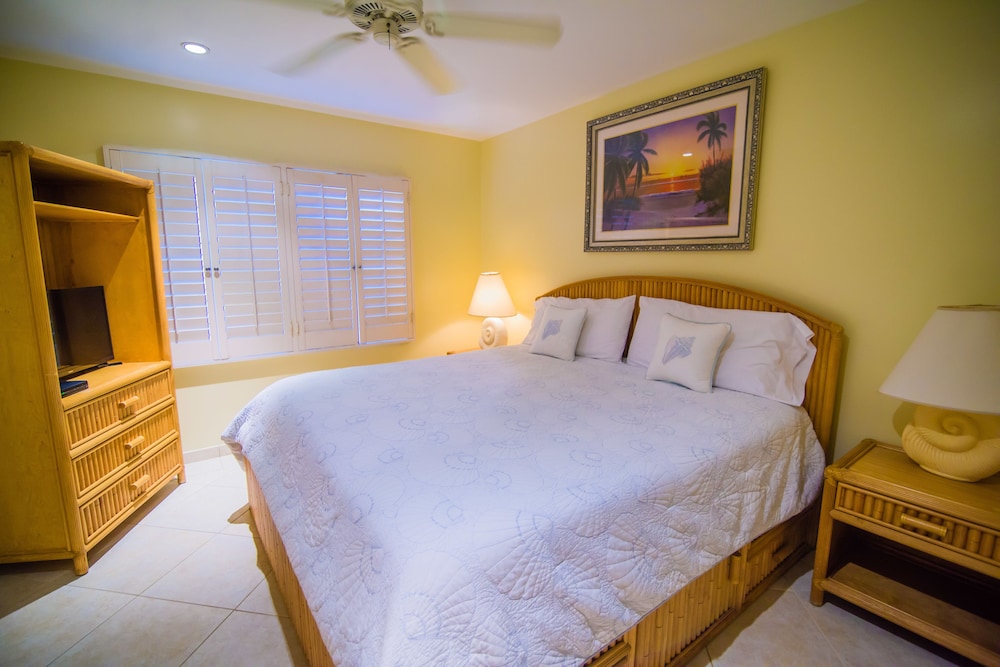 Seven Mile Beach Resort And Club 17/65