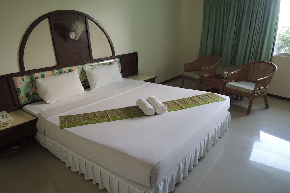 Lake Inn Hotel 22/55