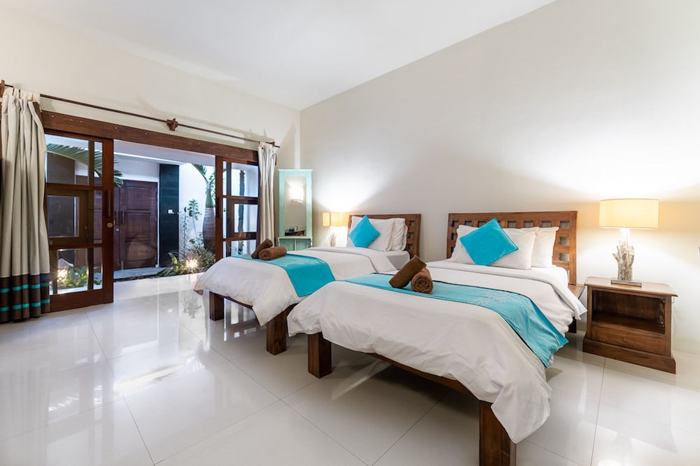 DELUXE, TWIN BEDS