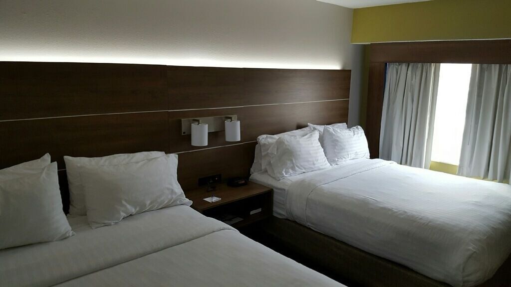غرفة قياسية بسريرين كوين، Holiday Inn Express Mount Pleasant Scottdale 3/4