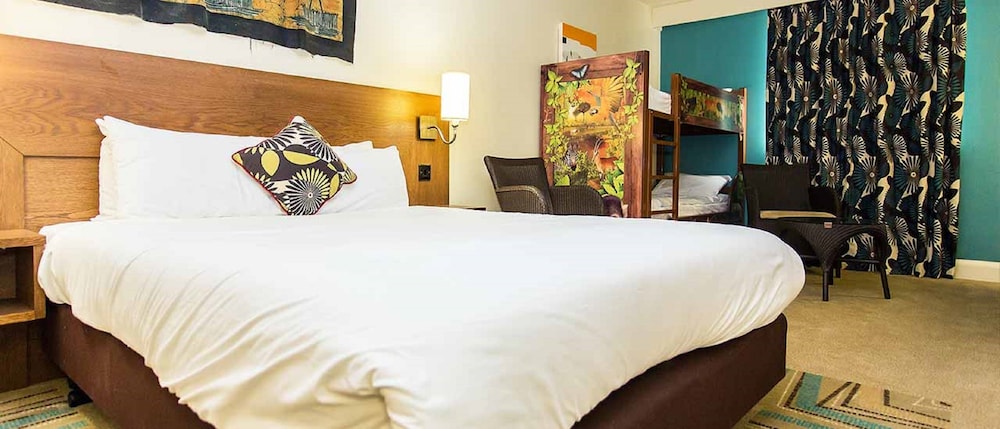 Chessington Resort Hotels 48/90