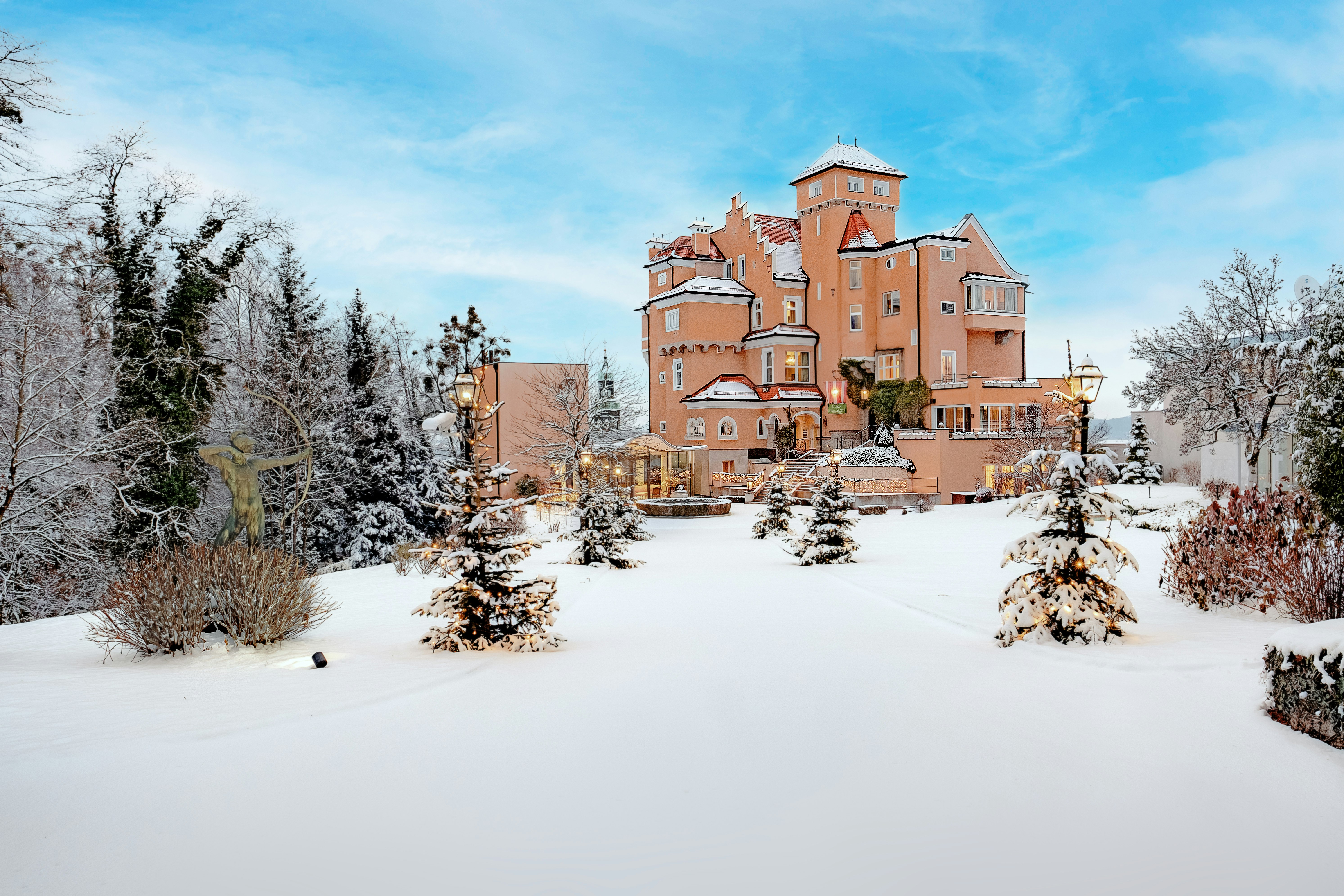 Schloss Monchstein Hotel 78/84