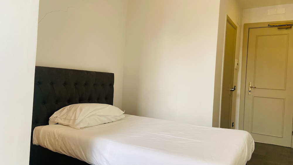 DELUXE, SINGLE, DOUBLE BED