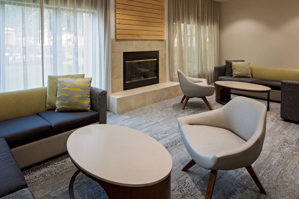 Courtyard By Marriott Houston Westchase 16/28