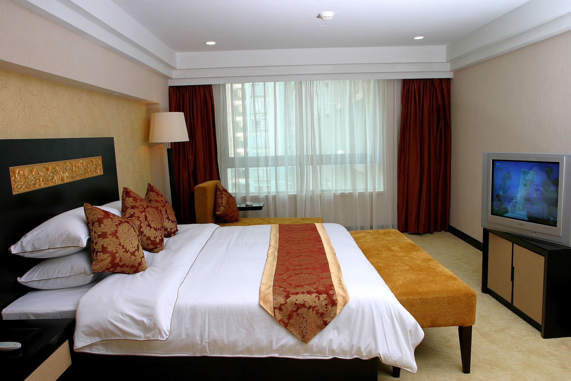DELUXE, SUITE, KING BED
