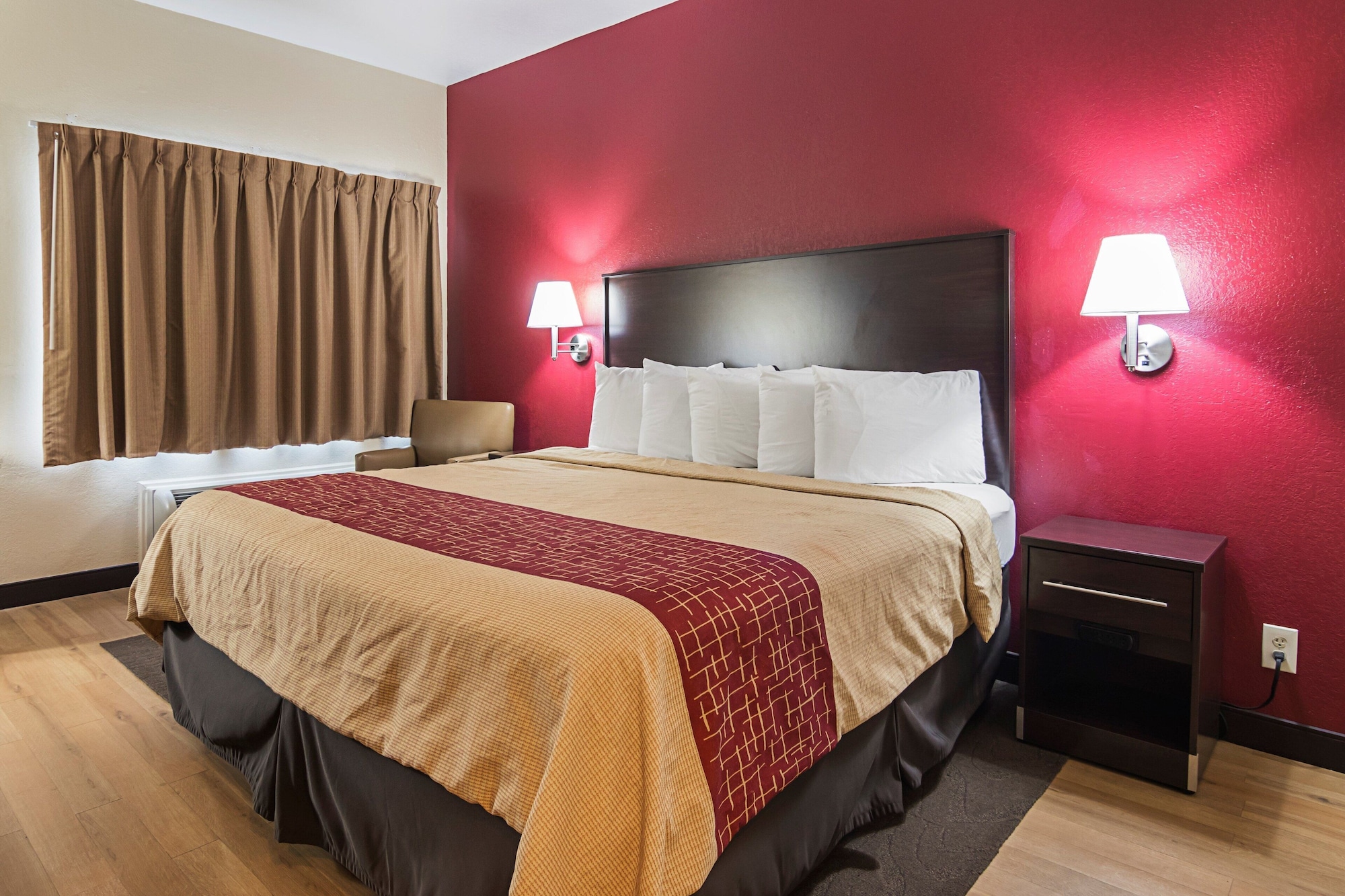 غرفة سوبيريور بسرير كينج، Red Roof Inn & Suites Lake Orion/Auburn Hills 2/8