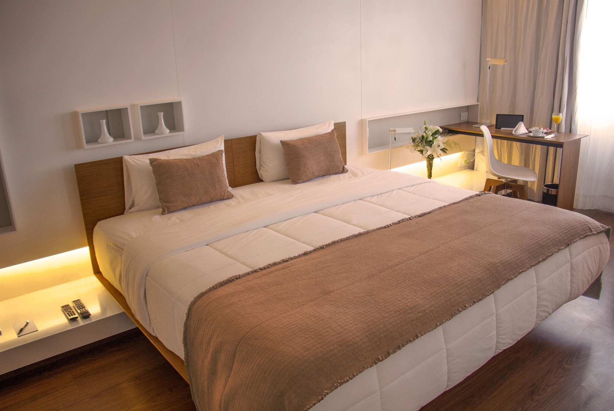 ROOM, KING BED, ACCESSIBLE