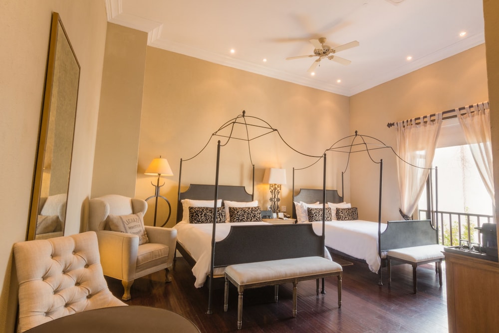 Bastion Luxury Hotel 52/75