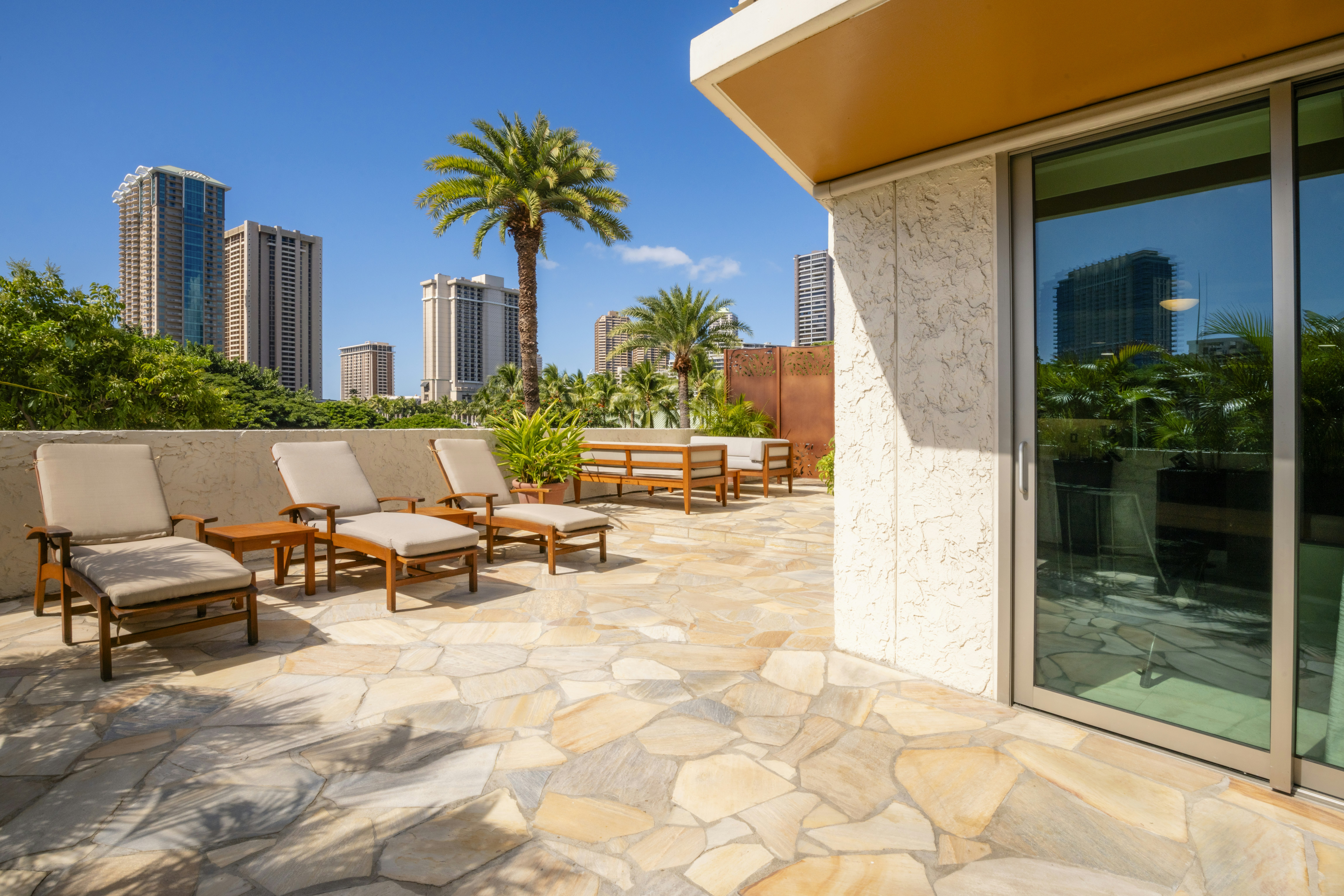 Luana Waikiki Hotel and Suites 23/50