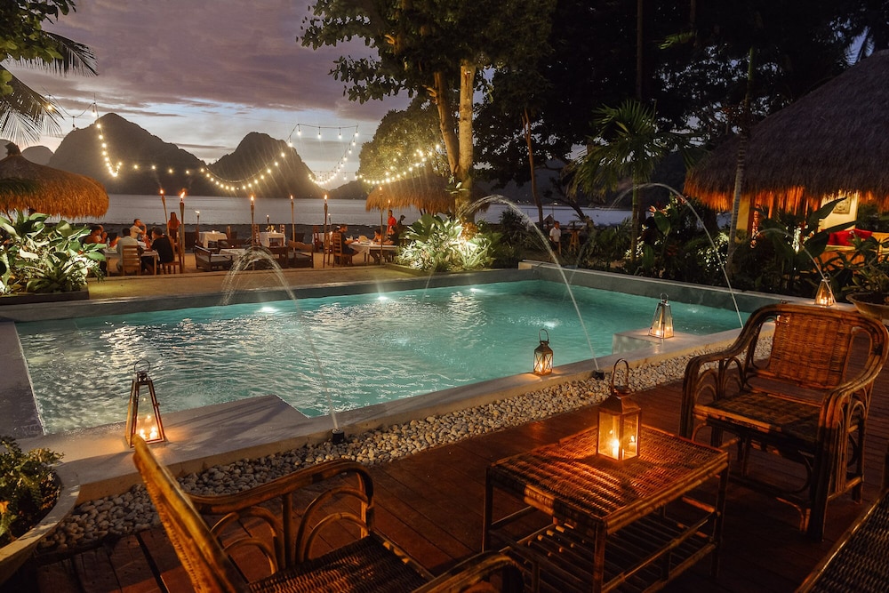 Las Cabanas Beach Resort 64/65