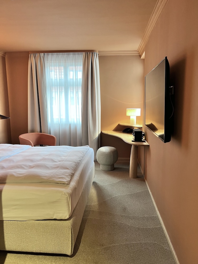 Hotel Adelante 7/59