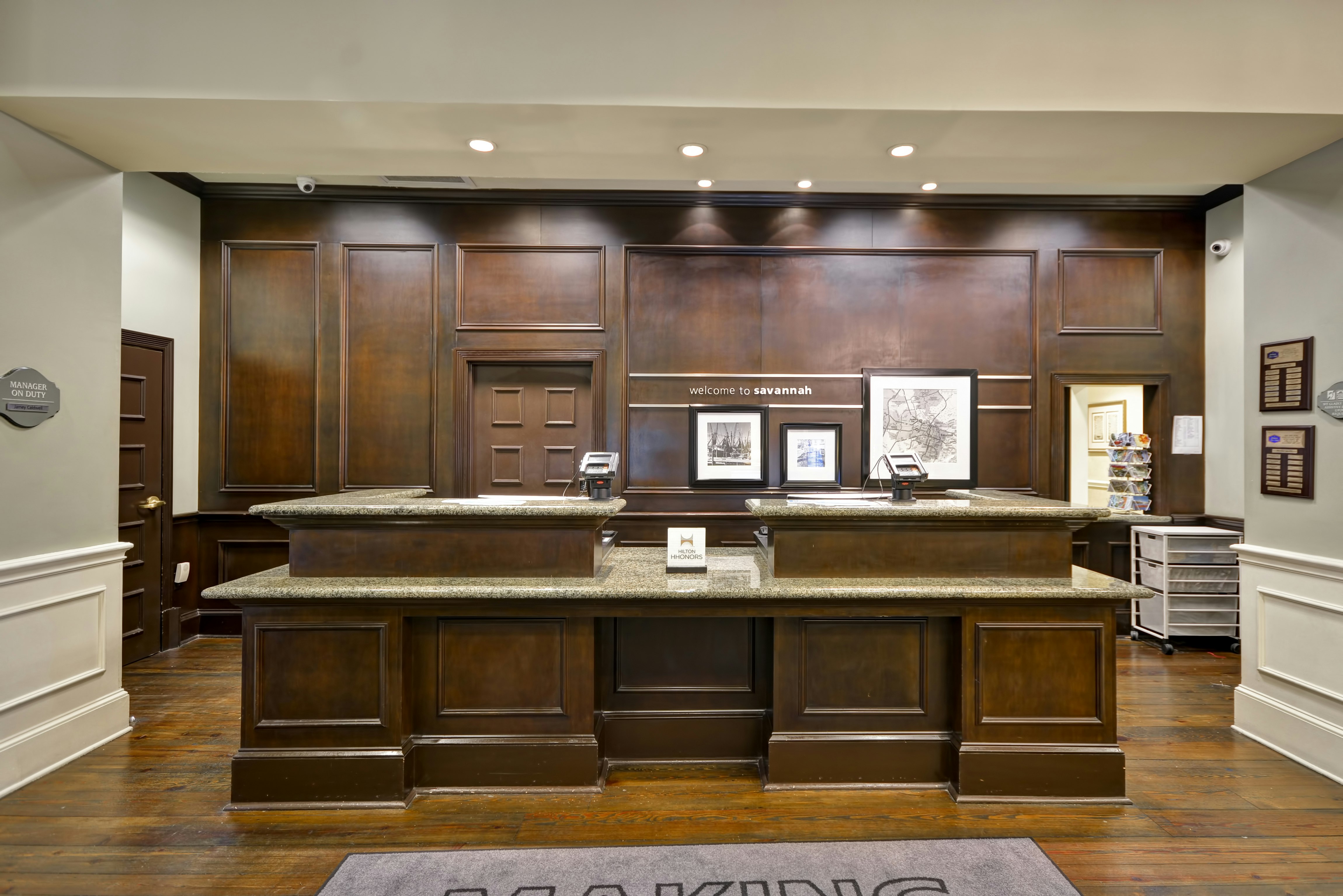 Hampton Inn and Suites Savannah Historic District 6/77