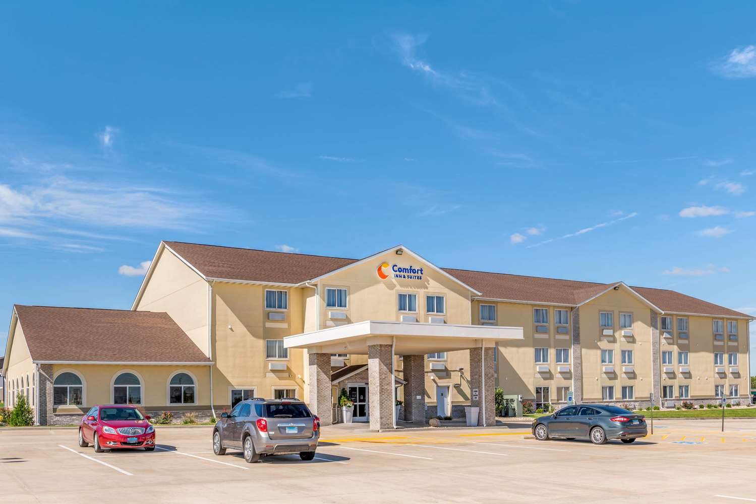 Comfort Inn & Suites near Route 66 34/35