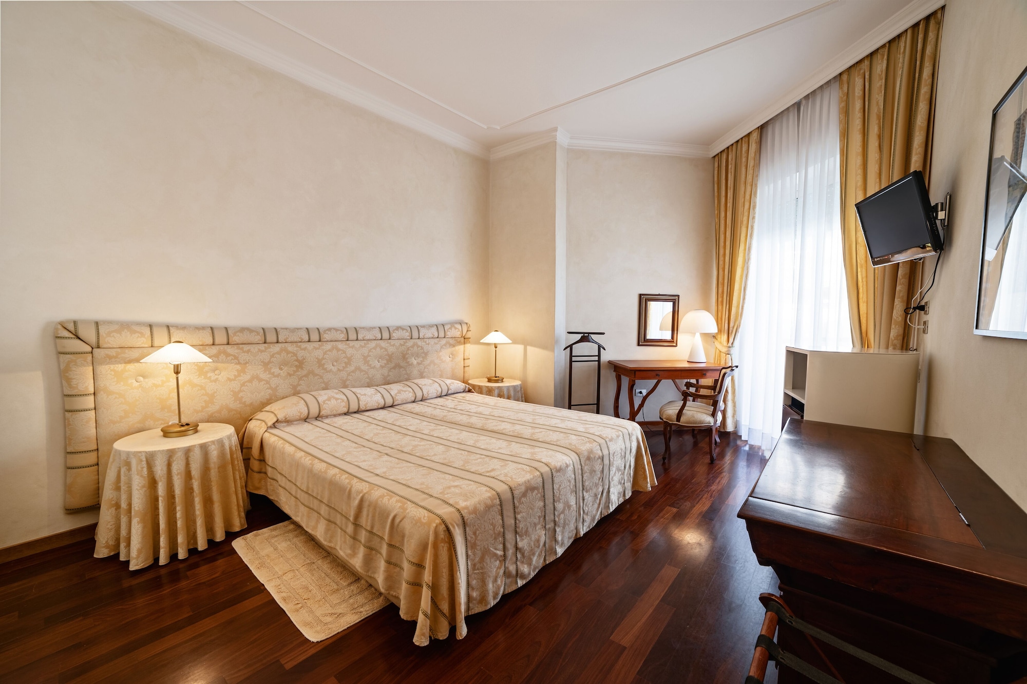 Basic, Double Bed, Negresco 2/6