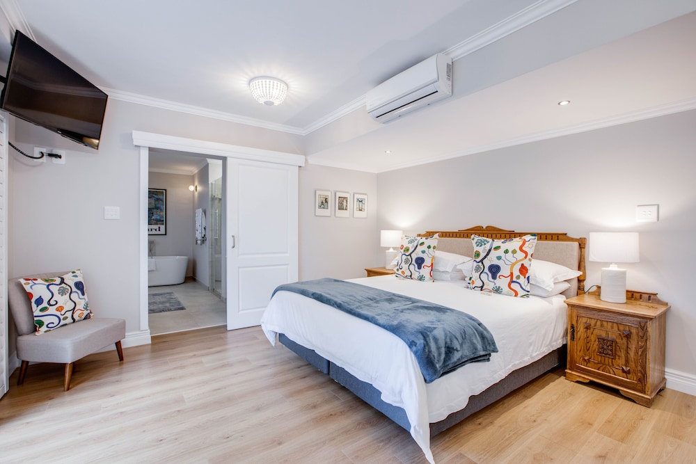 LUXURY, SUITE