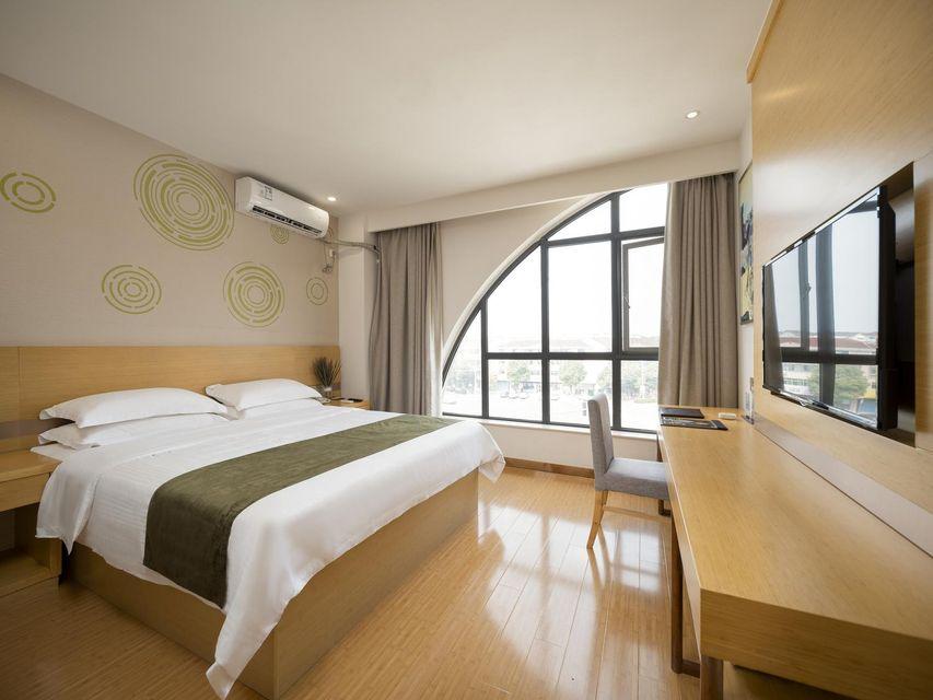ROOM, QUEEN BED