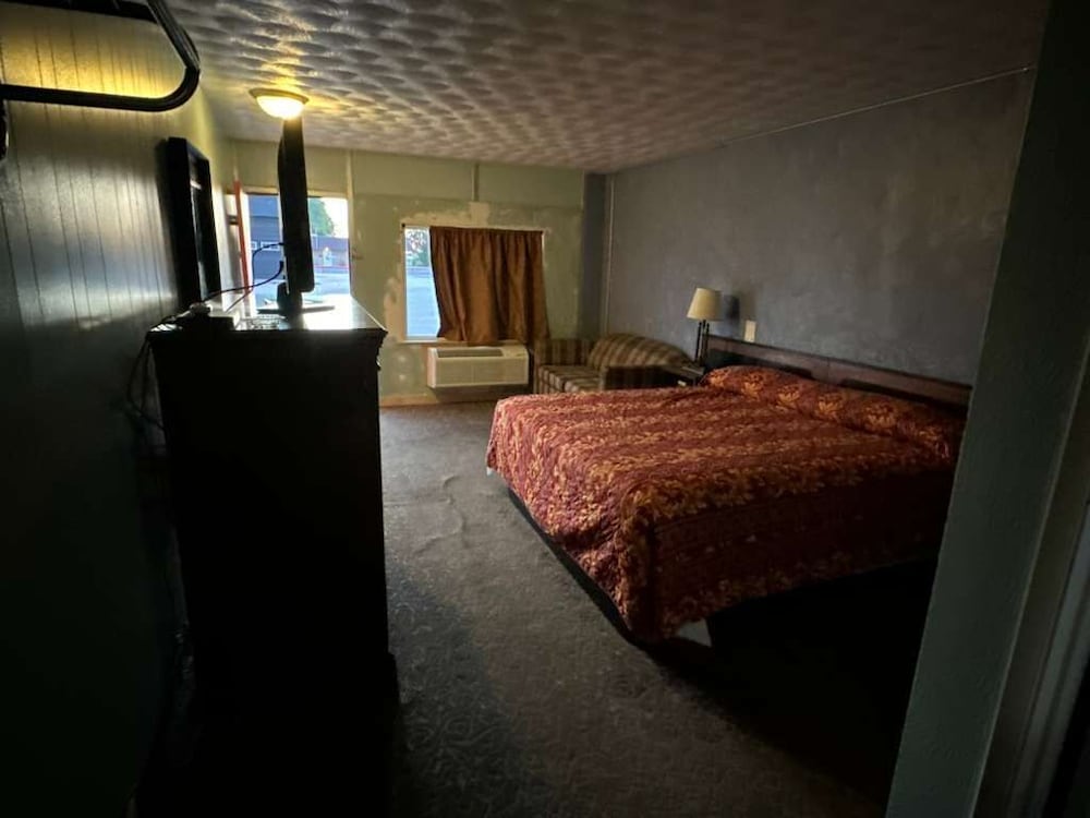 Gray Plaza Motel Benton Rend Lake I-57 25/39