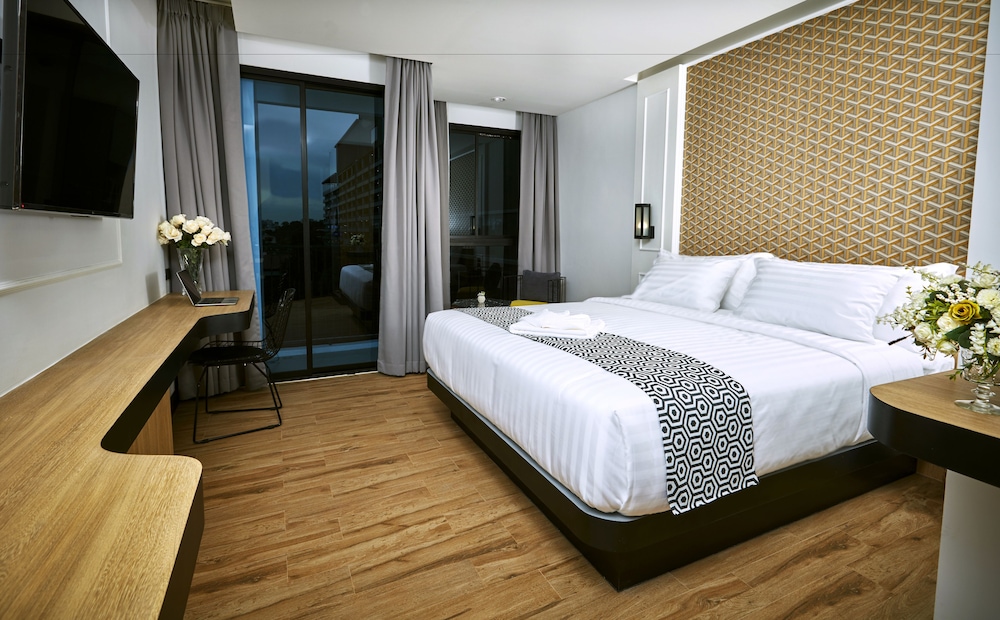 DELUXE, DOUBLE BED
