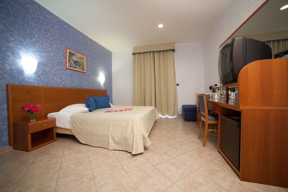 HOTEL ZLATNI LAV 7/37