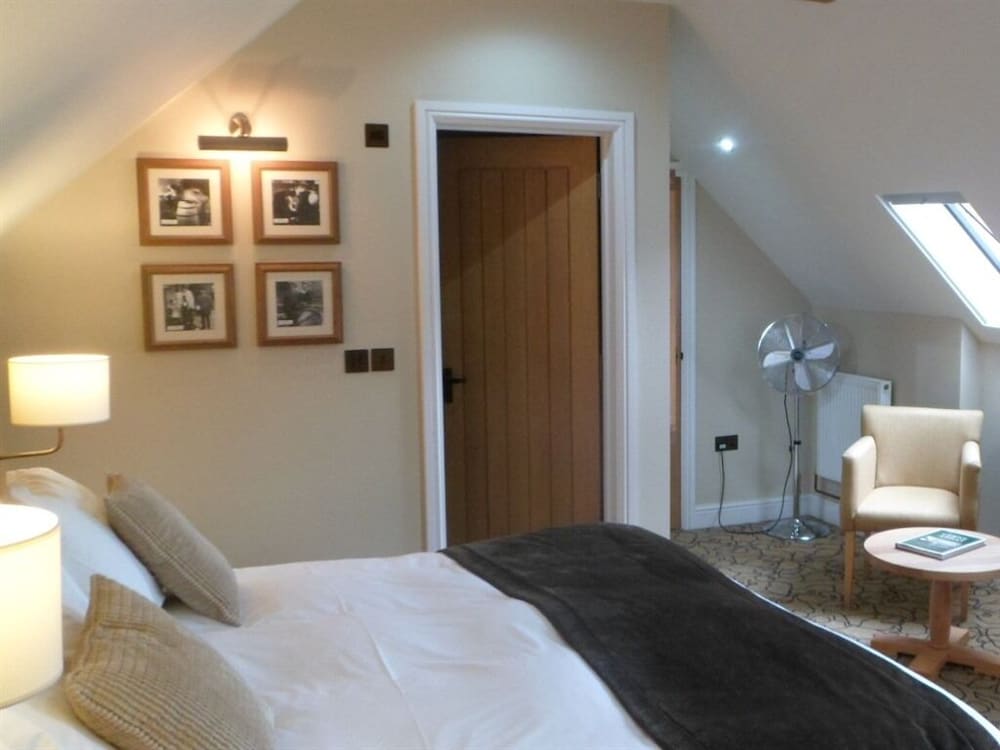 The New Inn 50/50