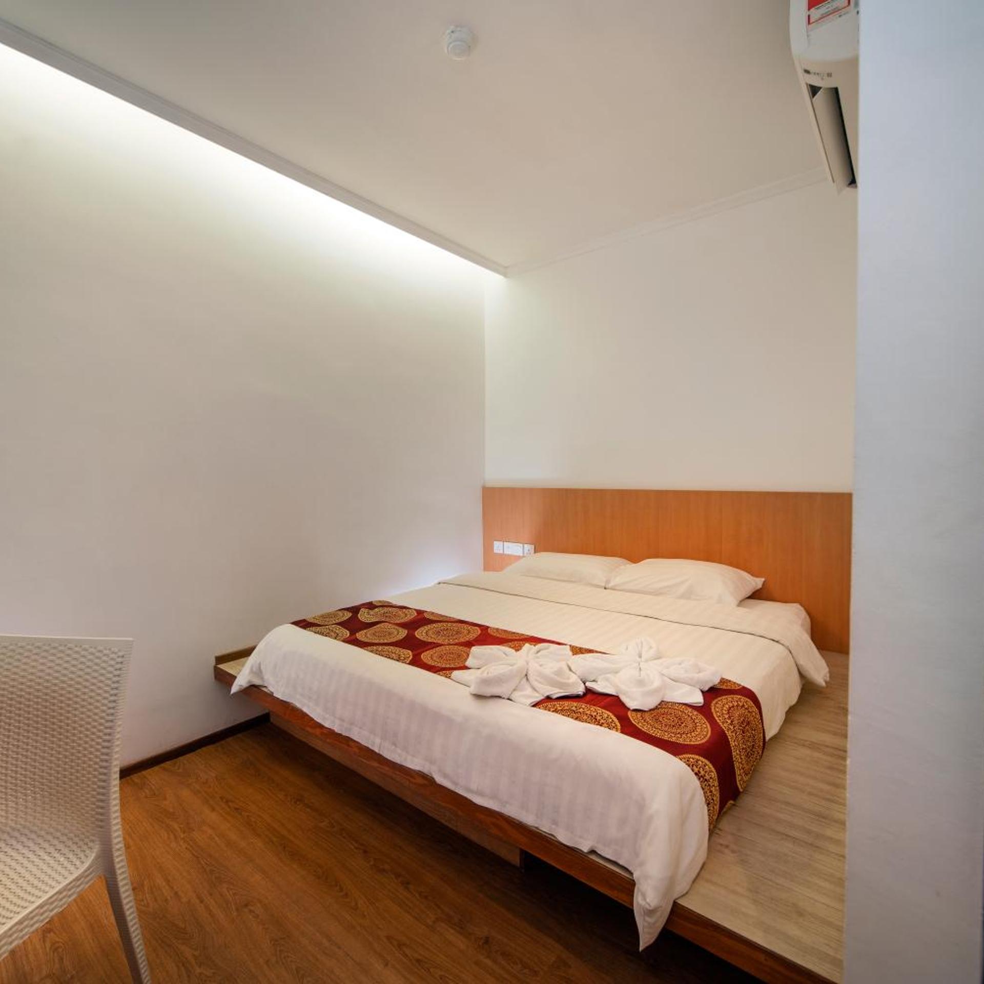 Standard, King Bed, No Window