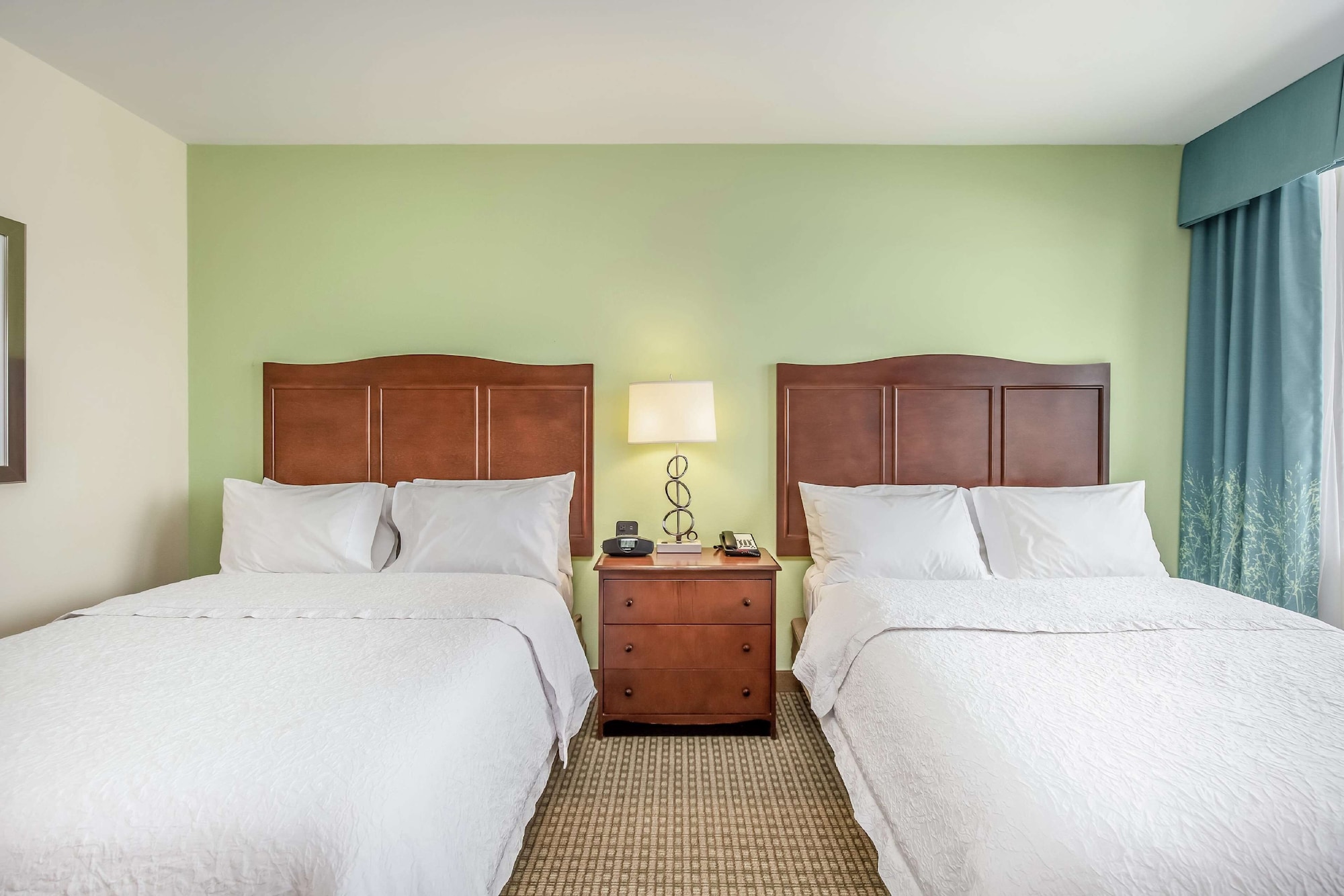 Studio, Suite, 2 Queen Beds, Partial Beach View, Accessible