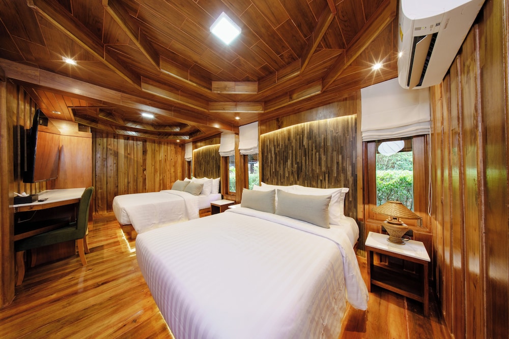 Grand, Villa, 3 Double Beds