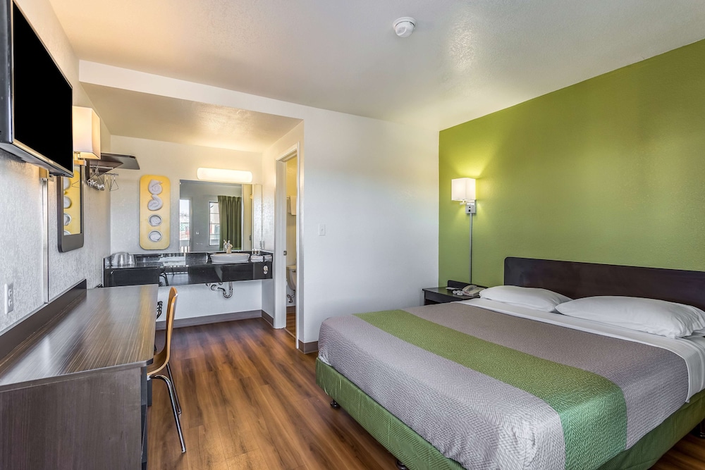 Motel6 El Paso, TX - East 13/32