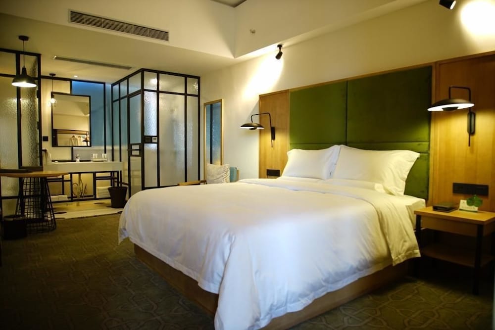 Shenzhen Flight One Hotel 5/11