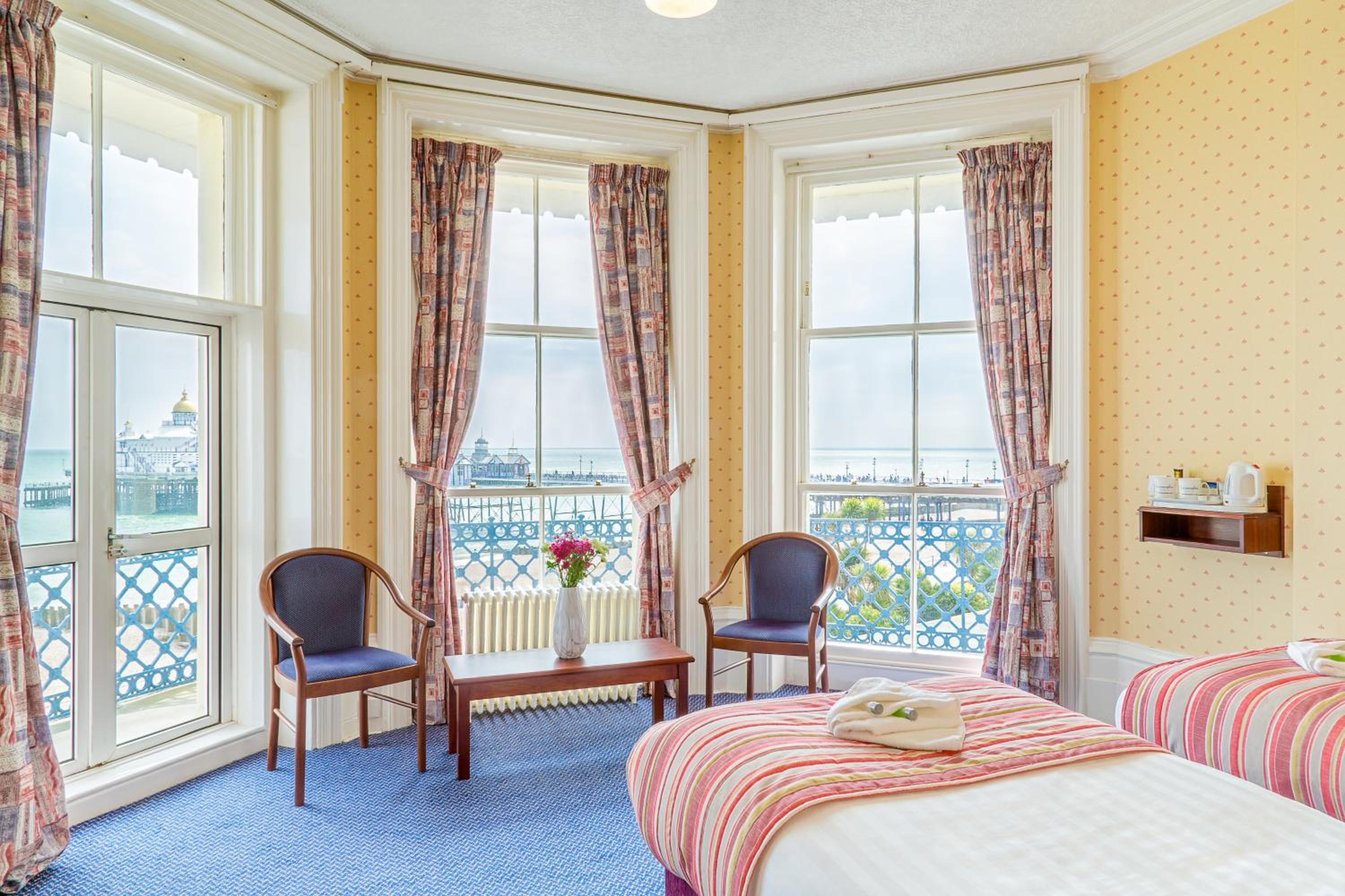 Queens Hotel 15/23