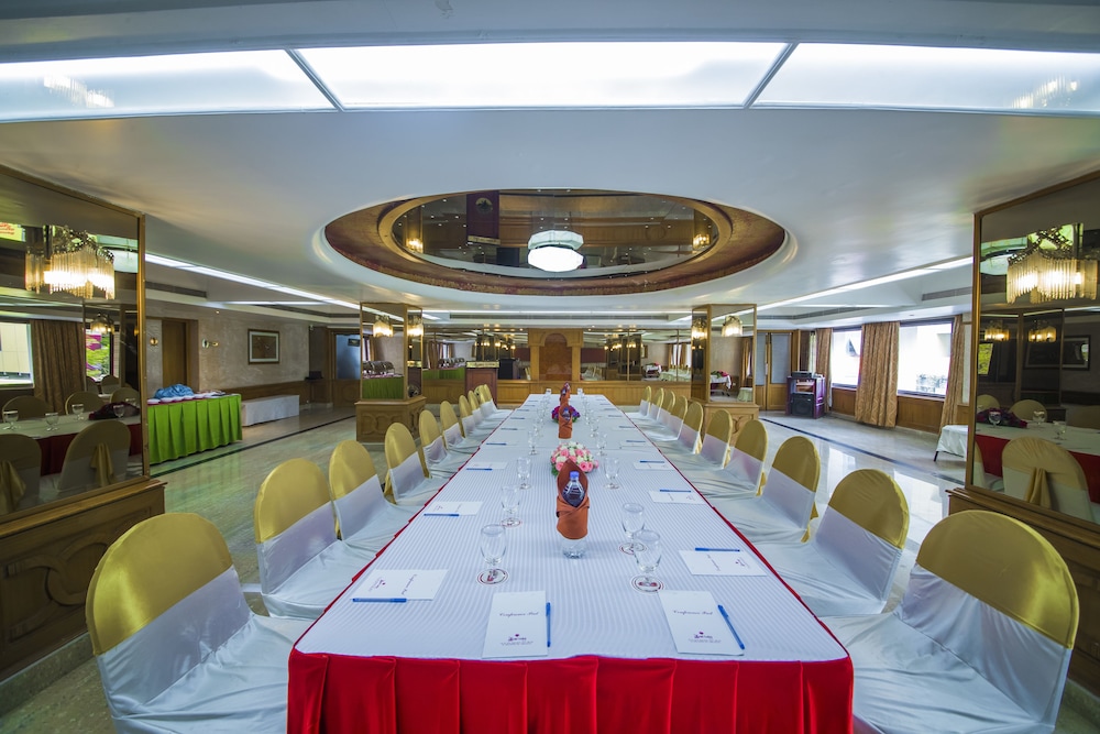 The Renai Cochin 28/43