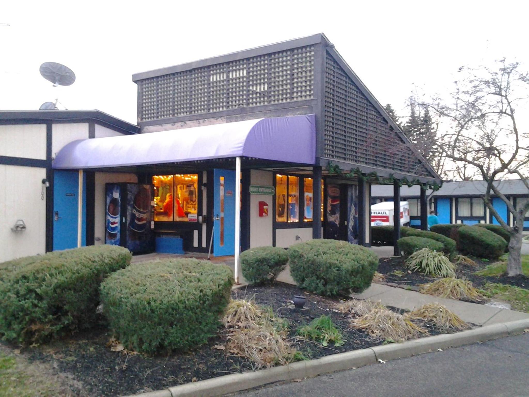 Xenia Country Inn 3/40