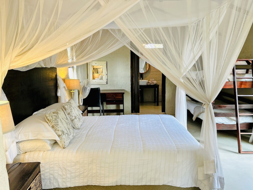 Leadwood Tree Safari Lodge 695 7/30
