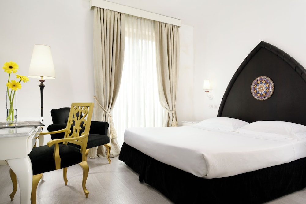 PREMIUM, DOUBLE BED, CITY VIEW