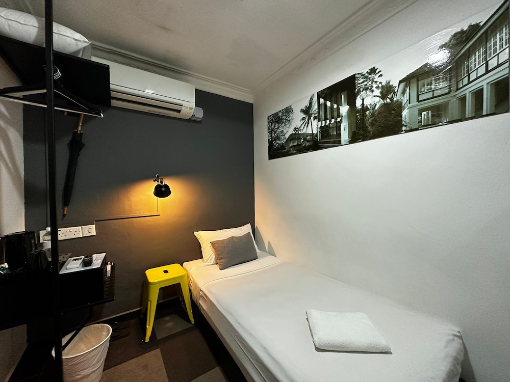 ROOM, SINGLE