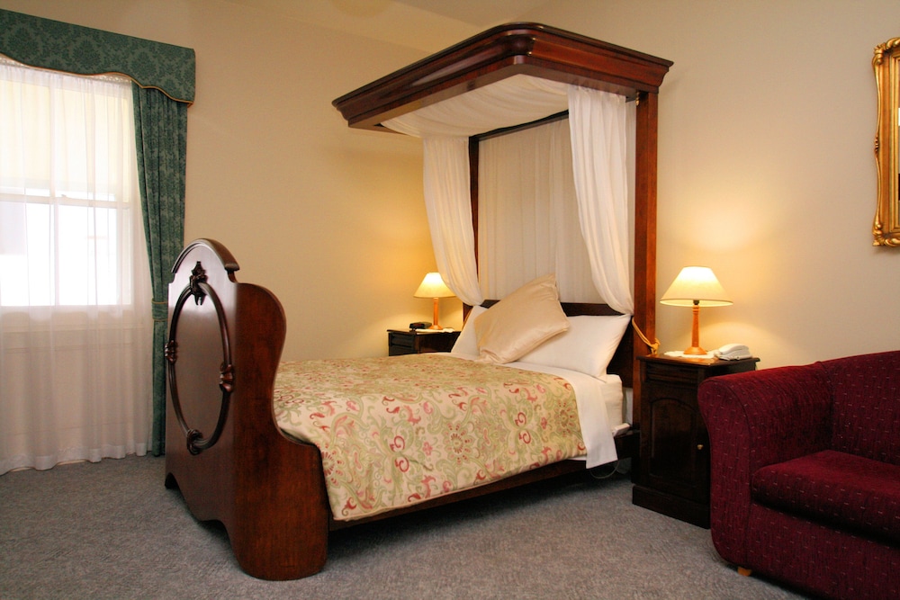 The Lodge On Elizabeth 17/50