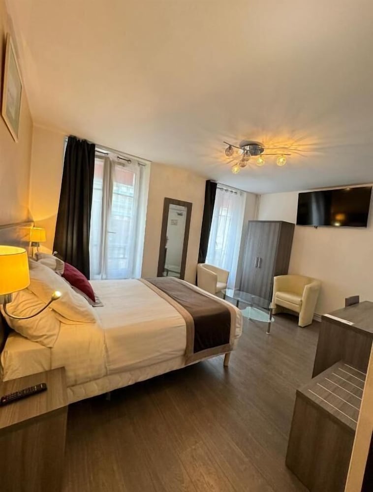 ROOM, DOUBLE BED