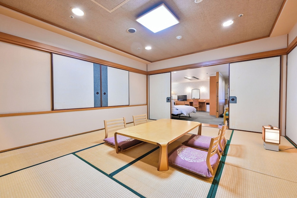 CENTRAL HOTEL SASEBO 32/50