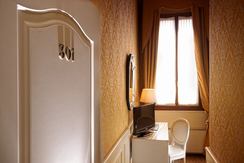 Room at DUODO PALACE, VENICE