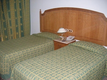 Catherine Plaza 23/48