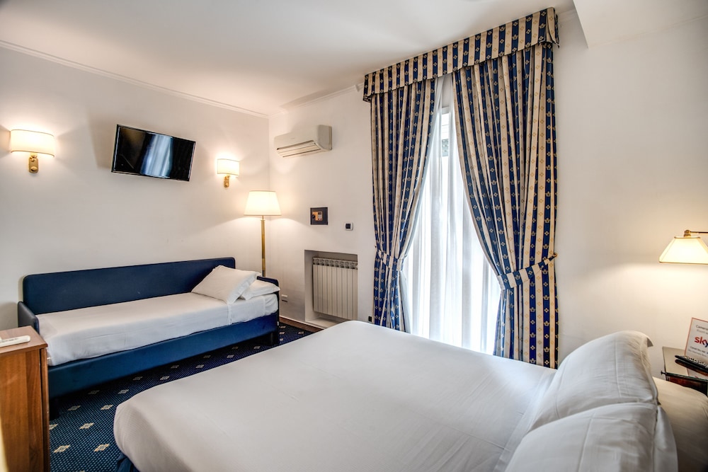ROOM, TRIPLE