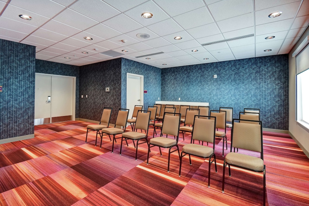 Home2 Suites by Hilton Springfield North 50/57