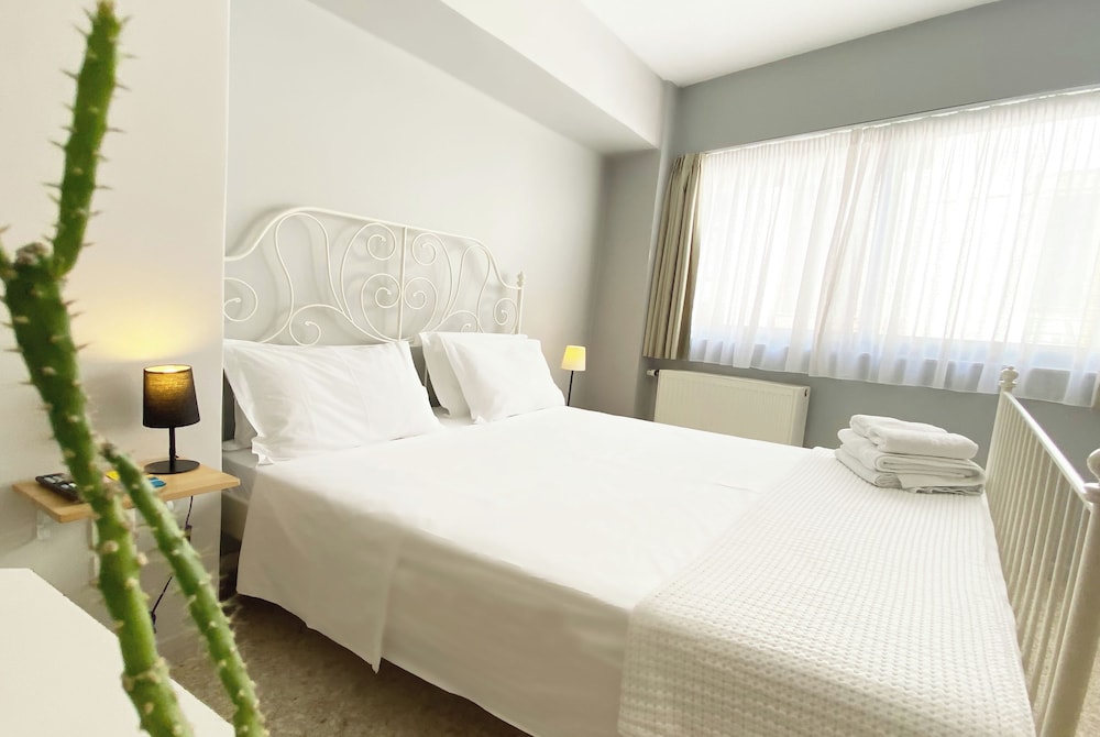 Blue, City, Studio, Queen Bed