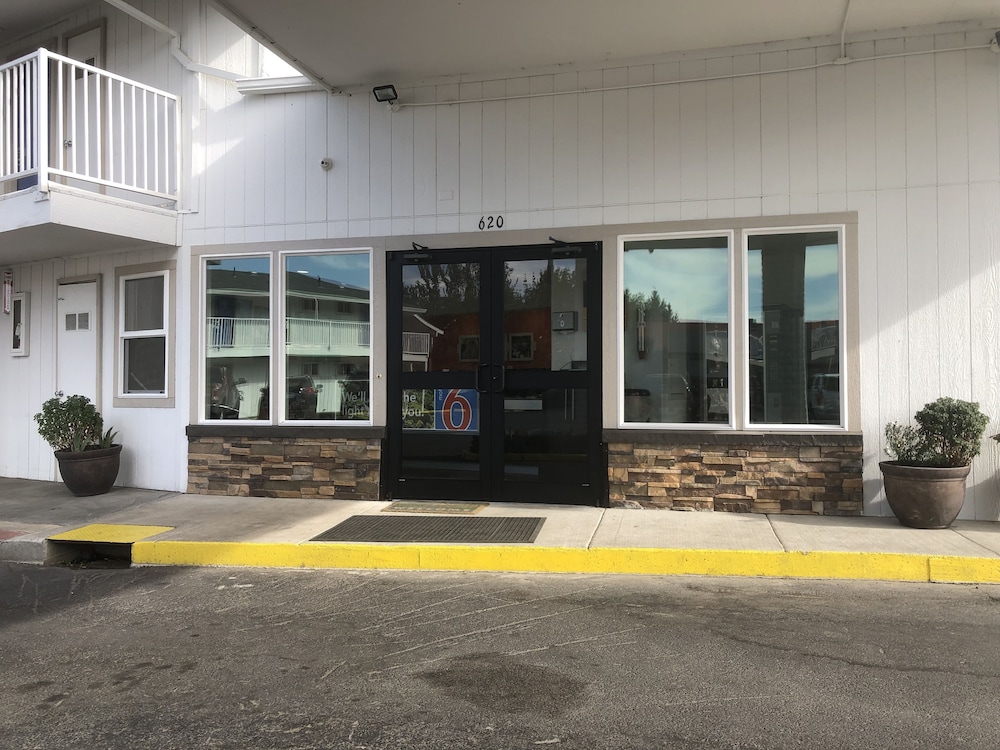 Motel6 Pendleton, OR - West 39/44